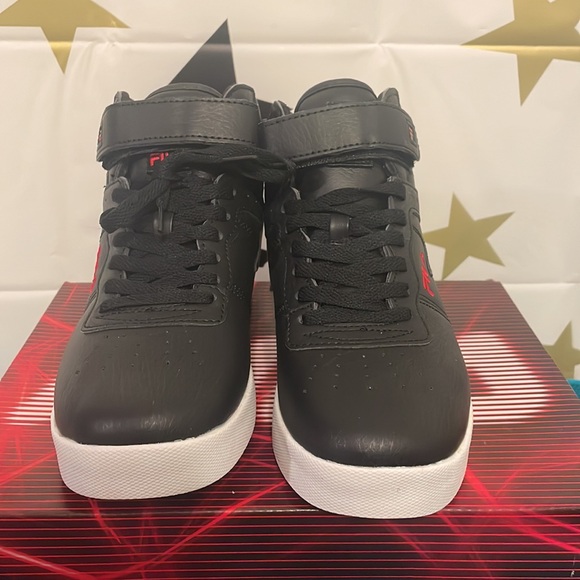 New in box Fila Shoes in size 6Youth - Picture 4 of 6